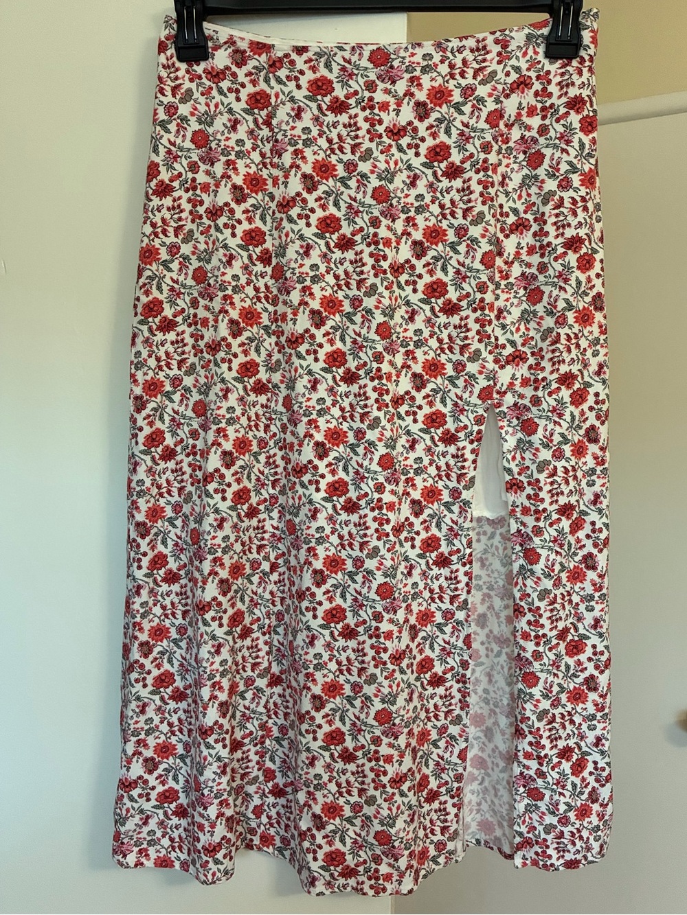 Abercrombie & Fitch White Midi Skirt with Red Floral Print & Slit S